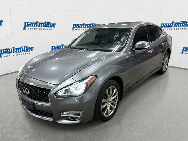 Used 2018 INFINITI Q70 Luxe w/ Cargo Package image 1
