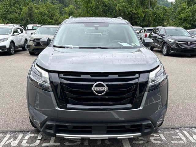 Certified 2024 Nissan Pathfinder Platinum w/ Black Appearance Package AWD/4WD image 8