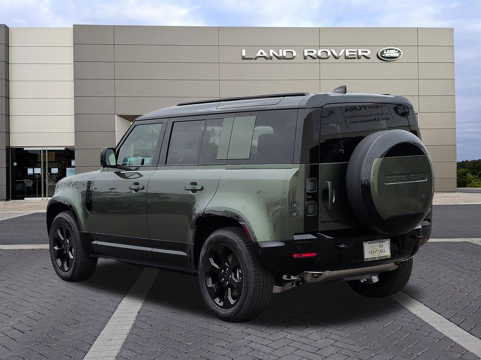 New 2026 Land Rover Defender 110 X-Dynamic SE image 7