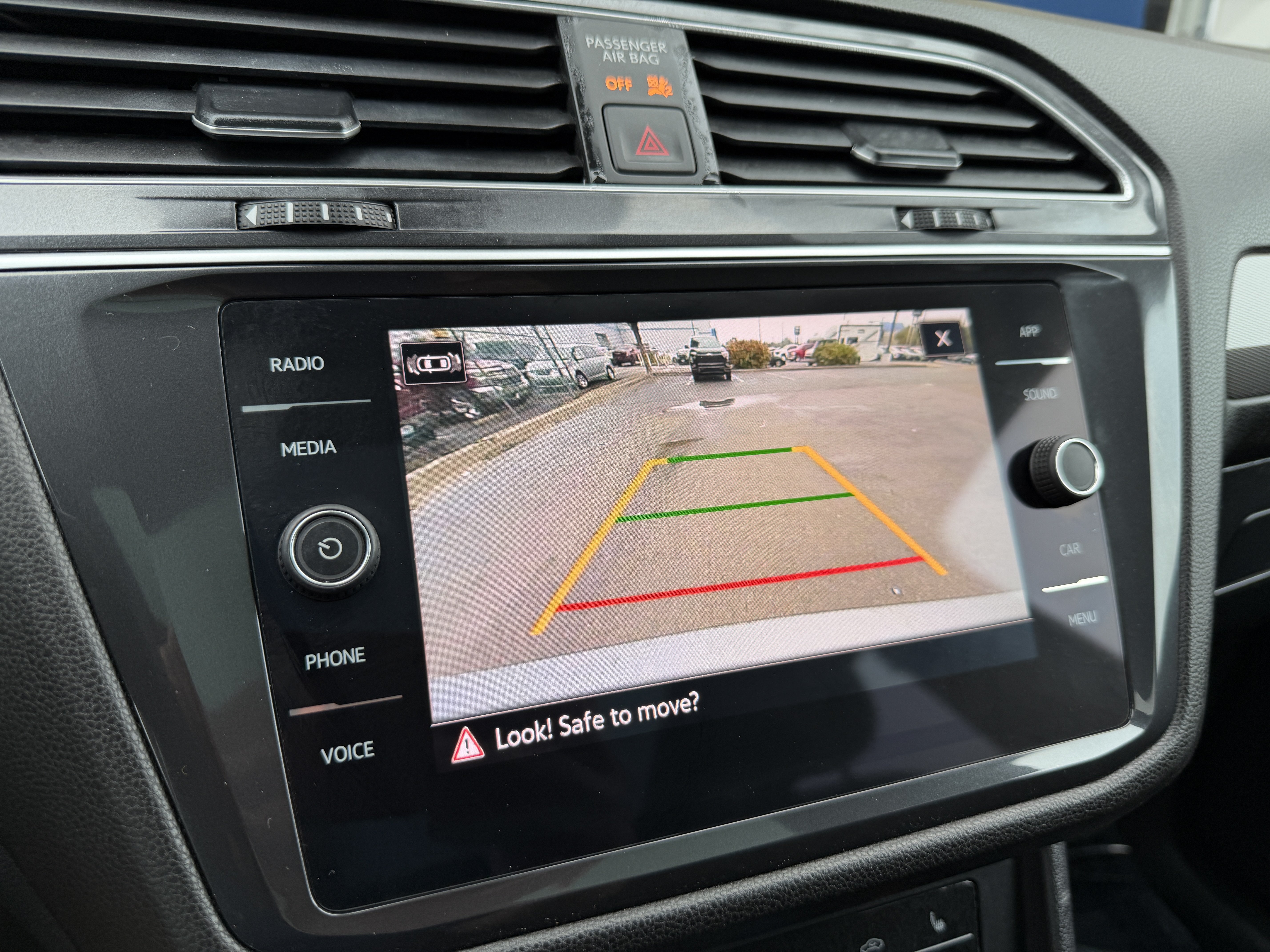 Used 2023 Volkswagen Tiguan SE w/ Panoramic Sunroof Package FWD image 19
