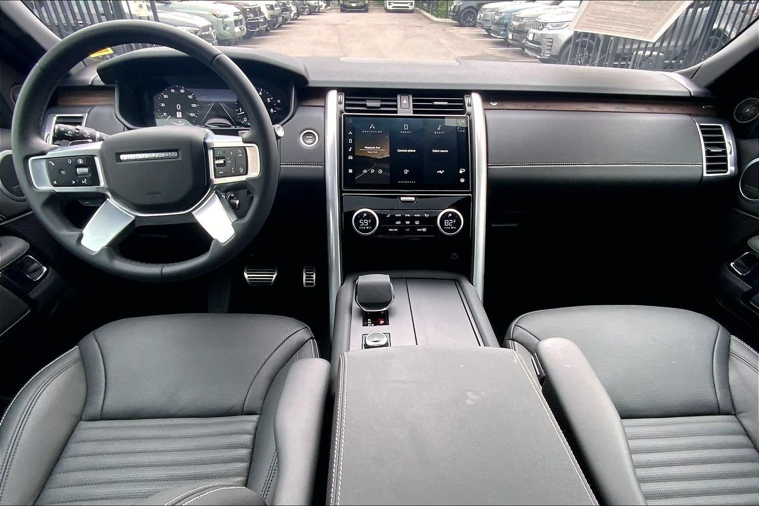 Certified 2025 Land Rover Discovery Dynamic SE AWD/4WD image 15