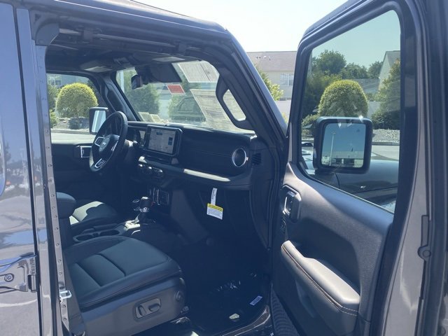 New 2025 Jeep Wrangler Sahara image 29