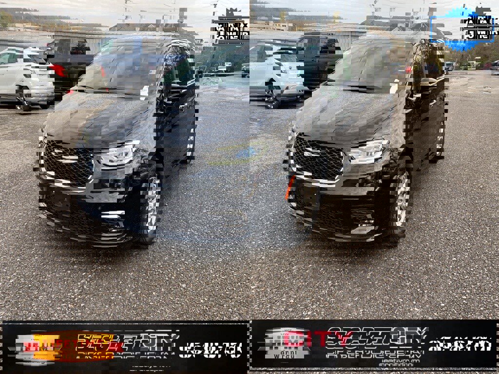 Used 2024 Chrysler Pacifica Touring-L image 1