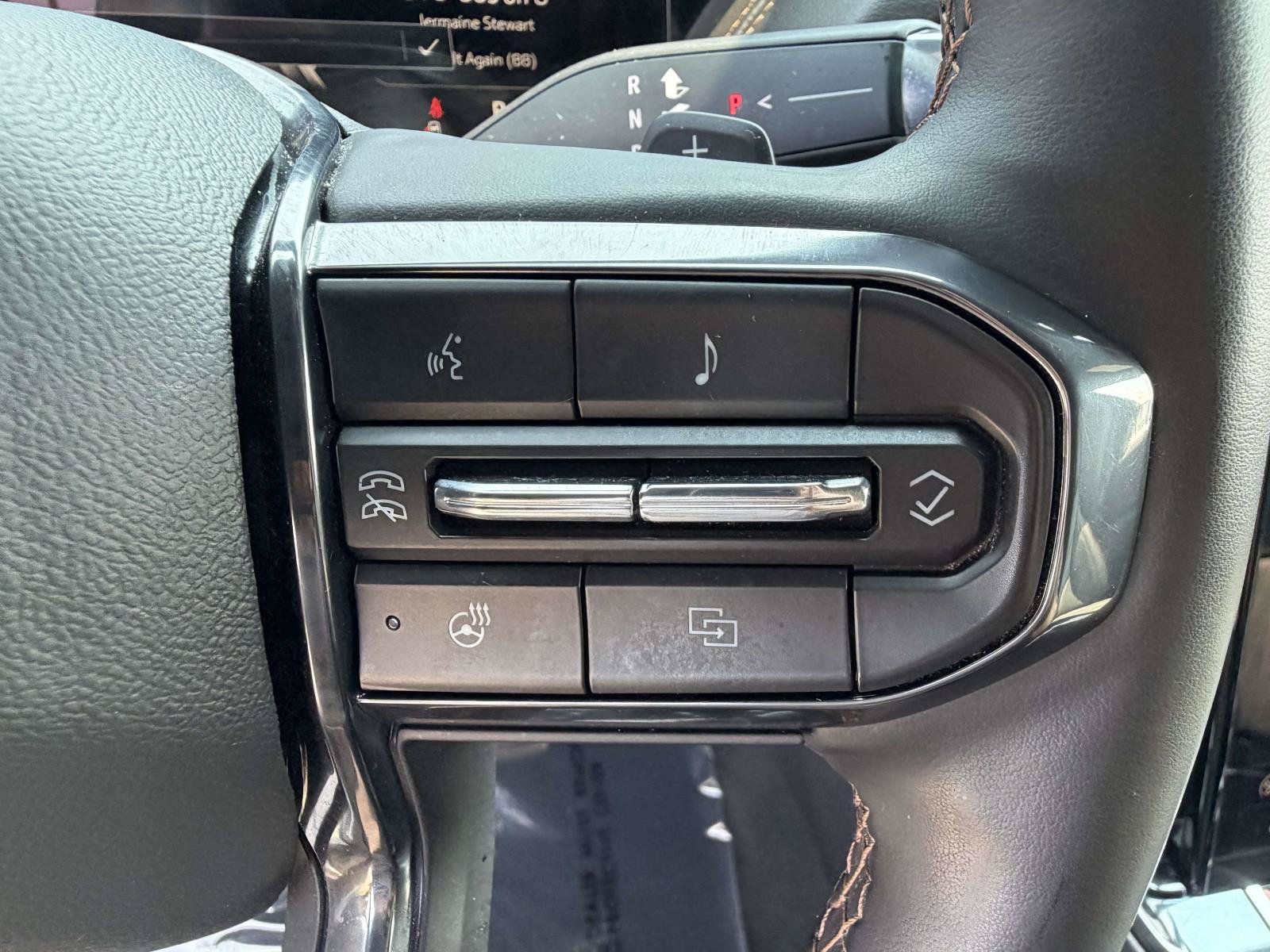 Used 2025 GMC Yukon XL AT4 w/ AT4 Premium Package AWD/4WD image 16
