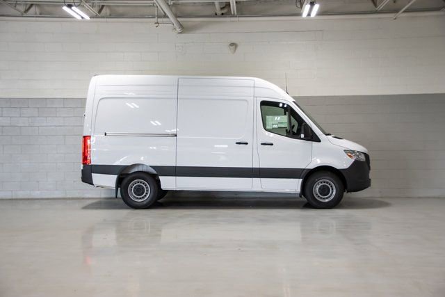 Used 2024 Mercedes-Benz Sprinter 2500 image 2