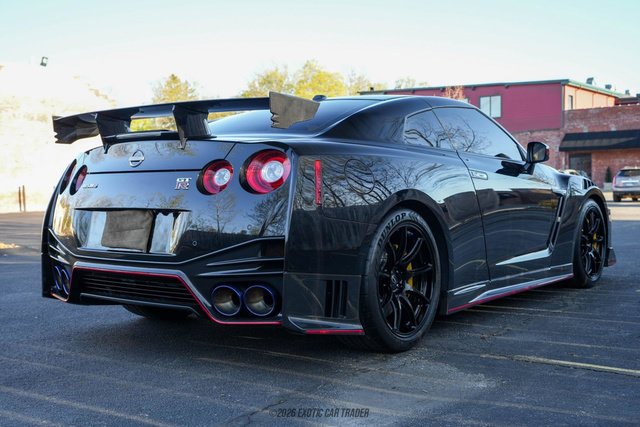 Used 2023 Nissan GT-R NISMO w/ Floor Mat Package AWD/4WD image 8
