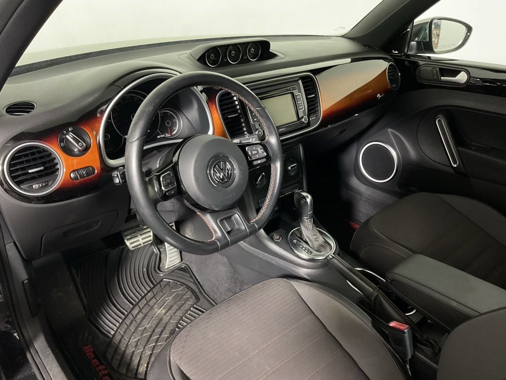 Used 2013 Volkswagen Beetle Turbo FWD image 22