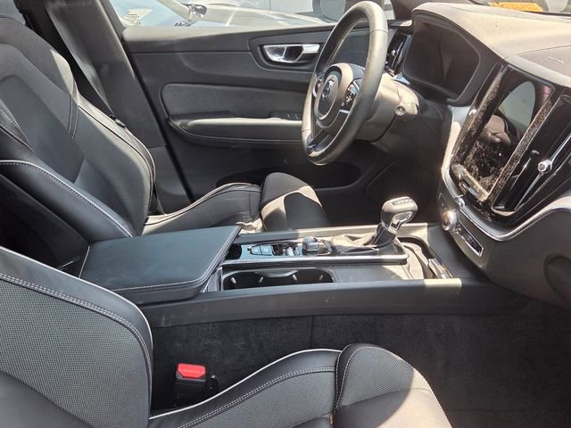 Used 2021 Volvo XC60 T5 R-Design w/ Advanced Package FWD image 4