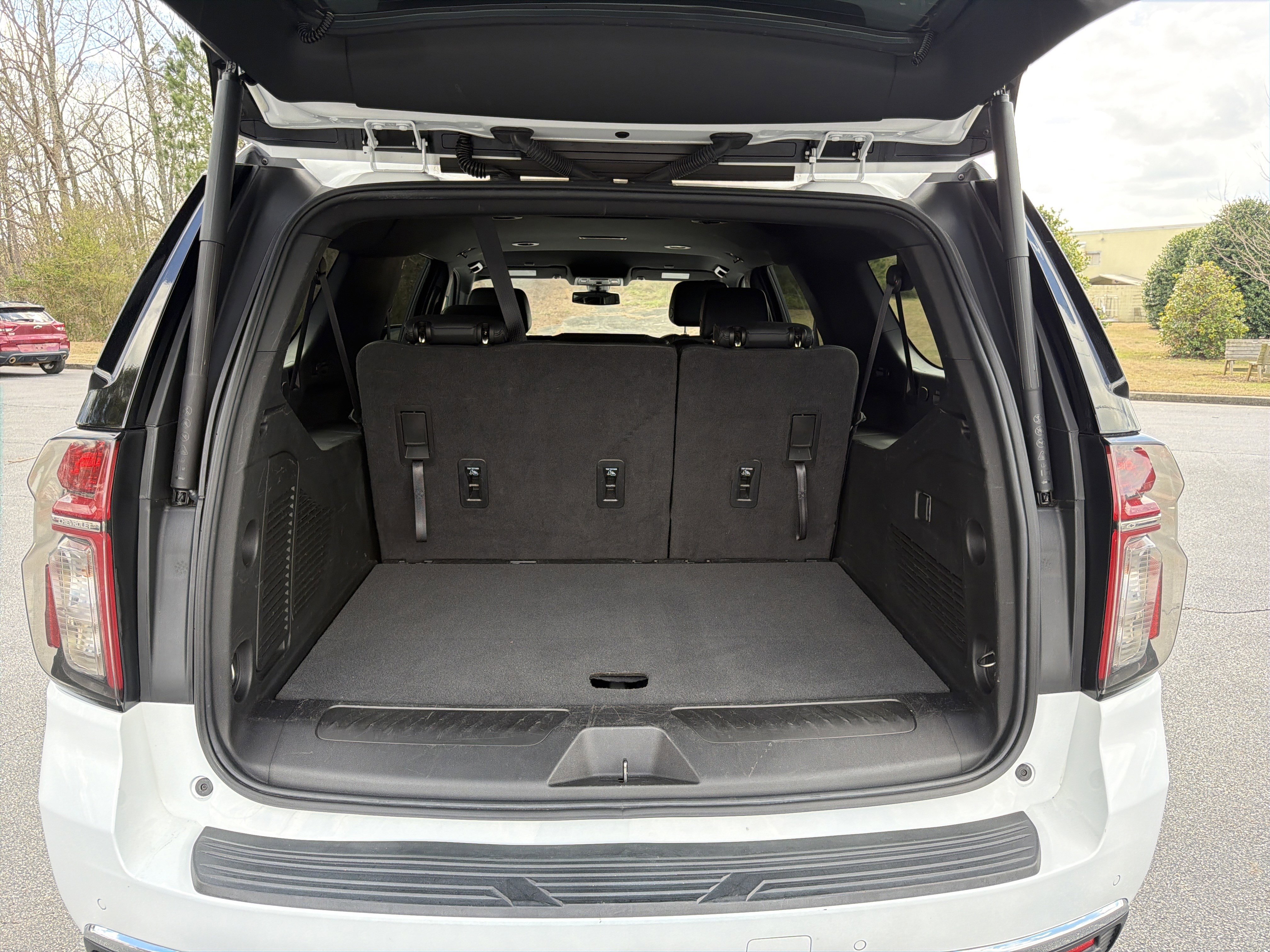 Used 2022 Chevrolet Suburban LT image 18