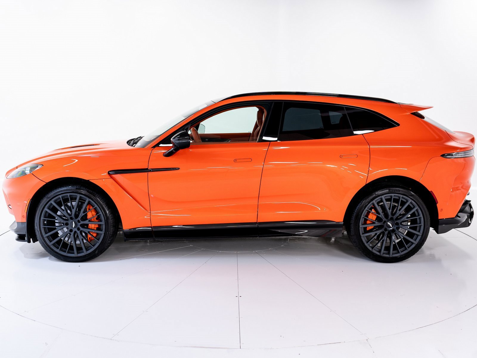 Used 2025 Aston Martin DBX 707 image 2