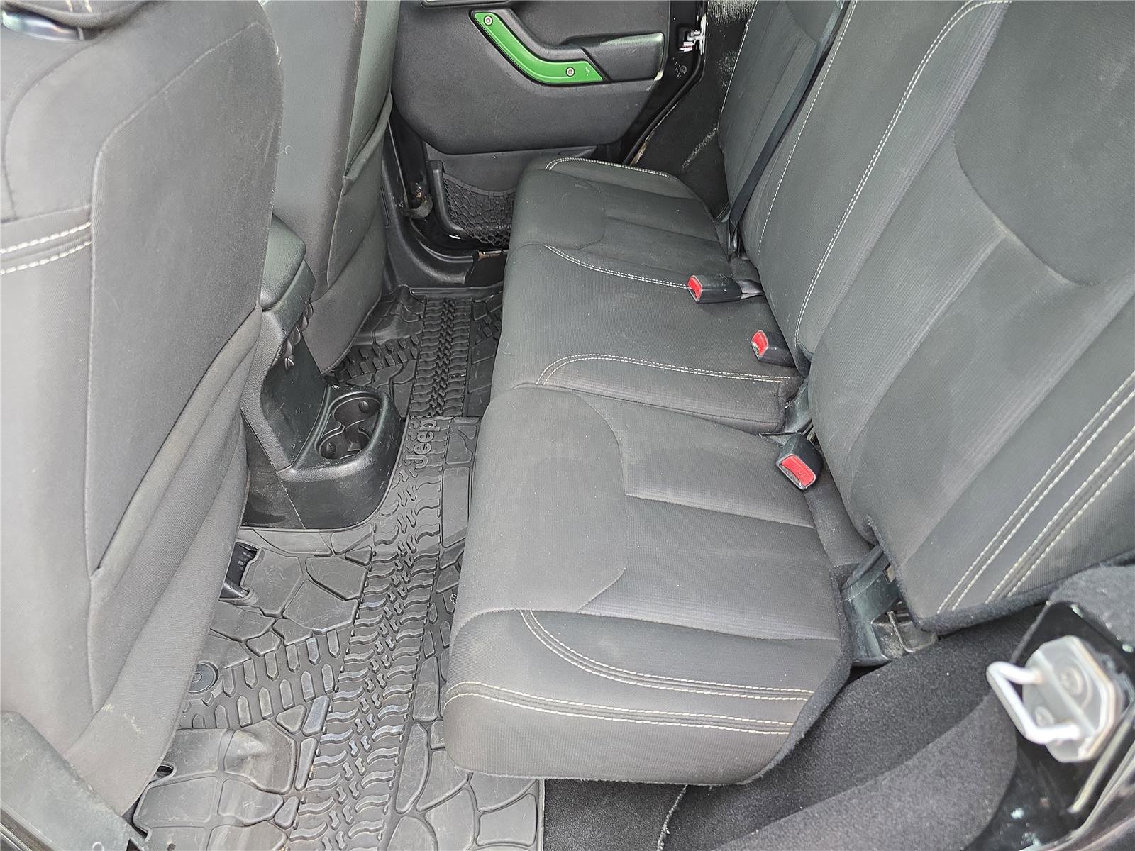 Used 2018 Jeep Wrangler Unlimited Sahara w/ Connectivity Group image 15