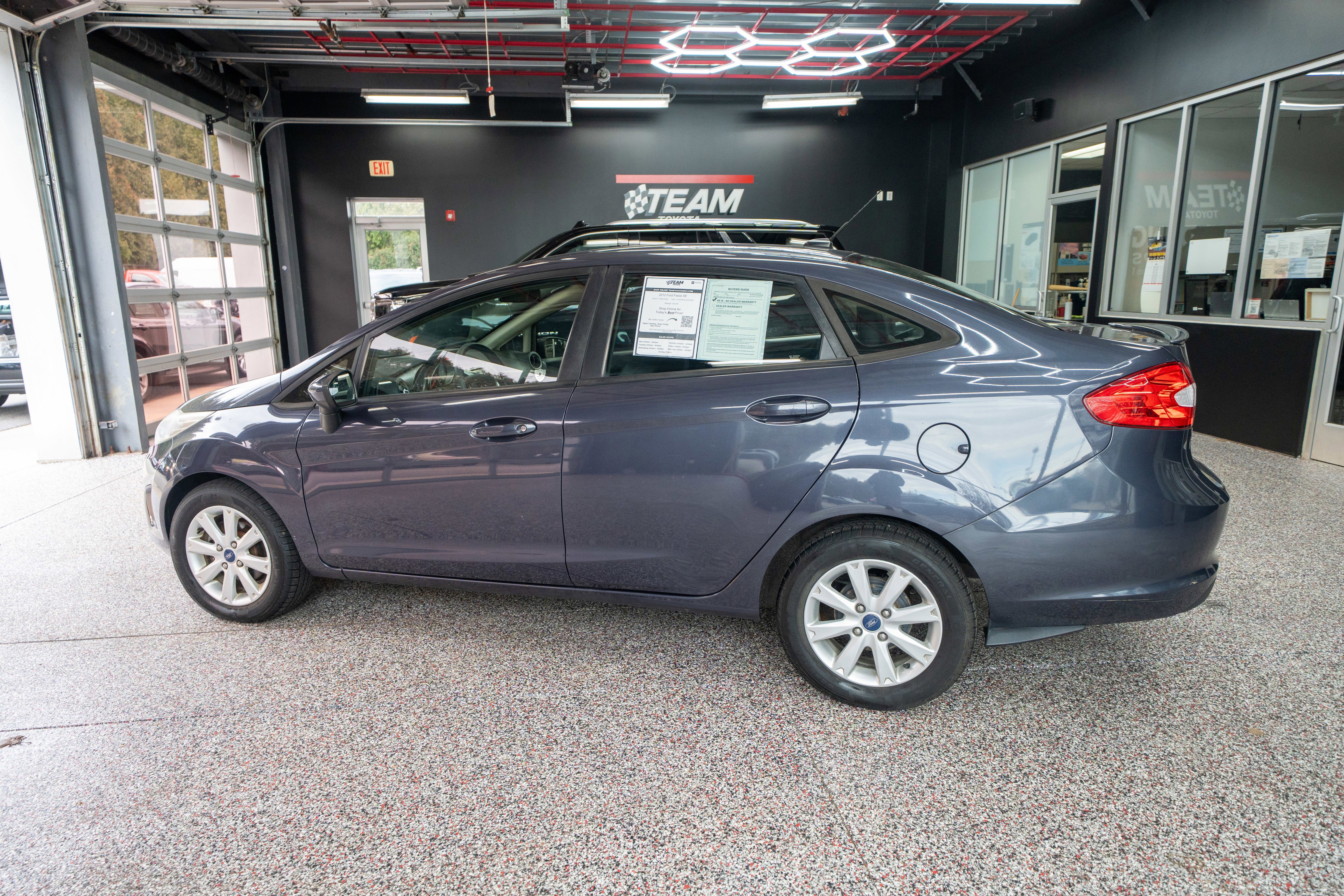 Used 2012 Ford Fiesta SE image 2