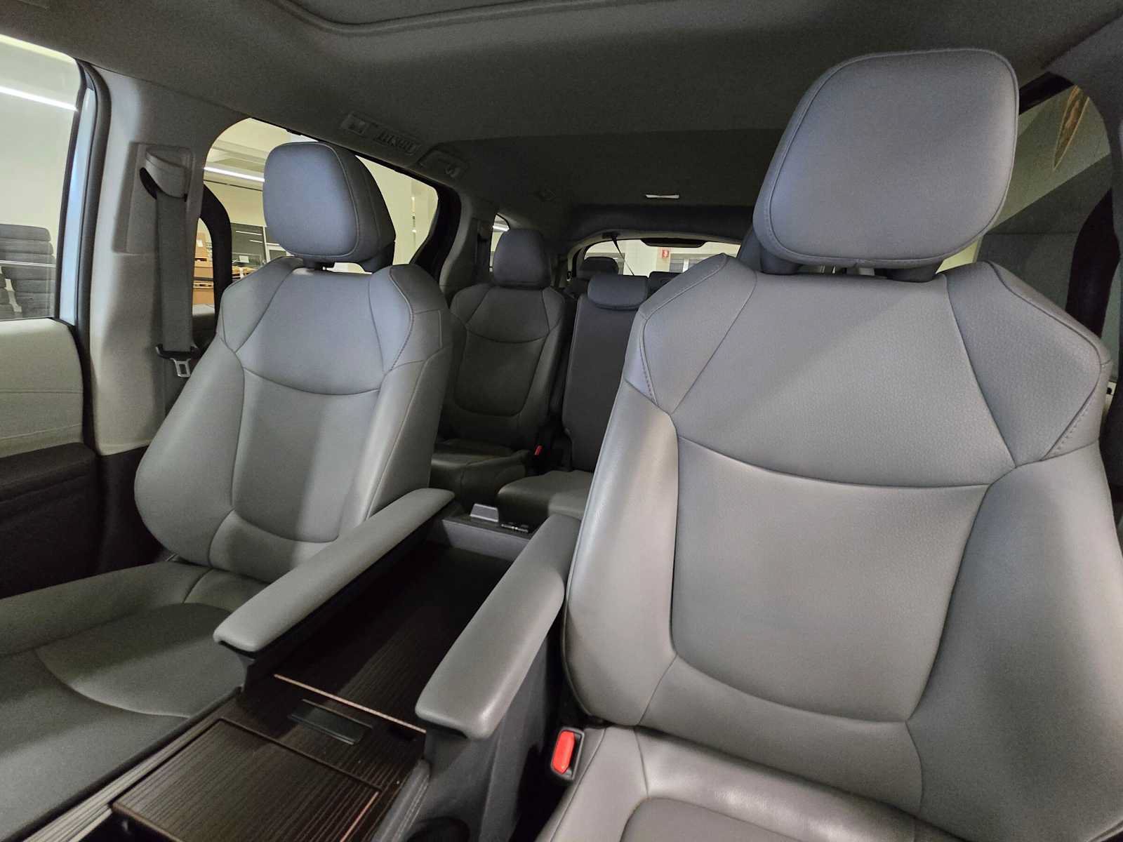Used 2021 Toyota Sienna XLE w/ XLE Plus Package FWD image 21