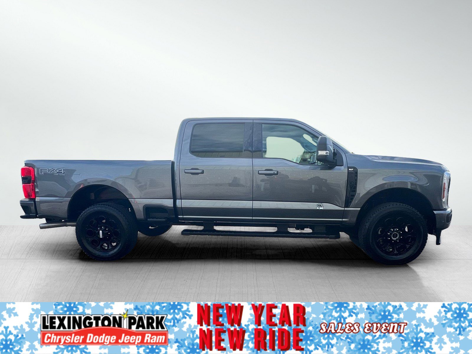 Used 2025 Ford F250 XLT w/ Black Appearance Package image 4