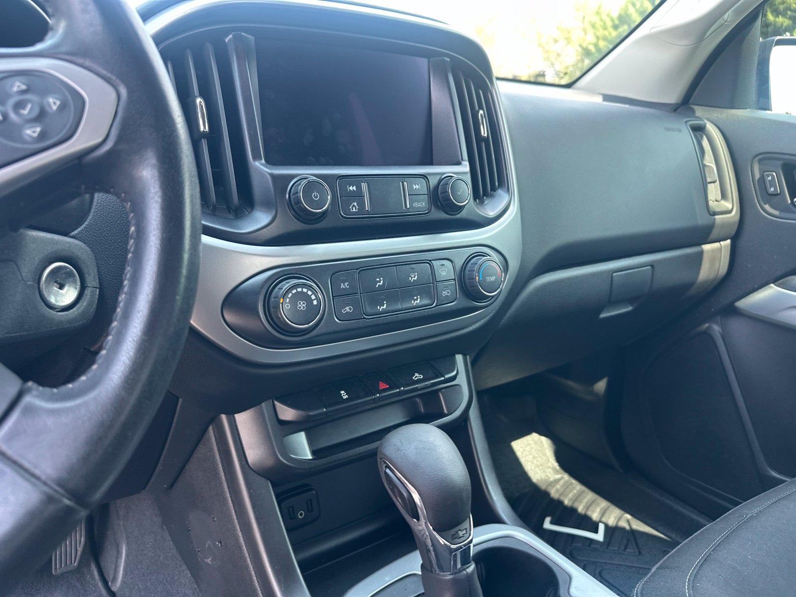 Used 2022 Chevrolet Colorado LT RWD image 11