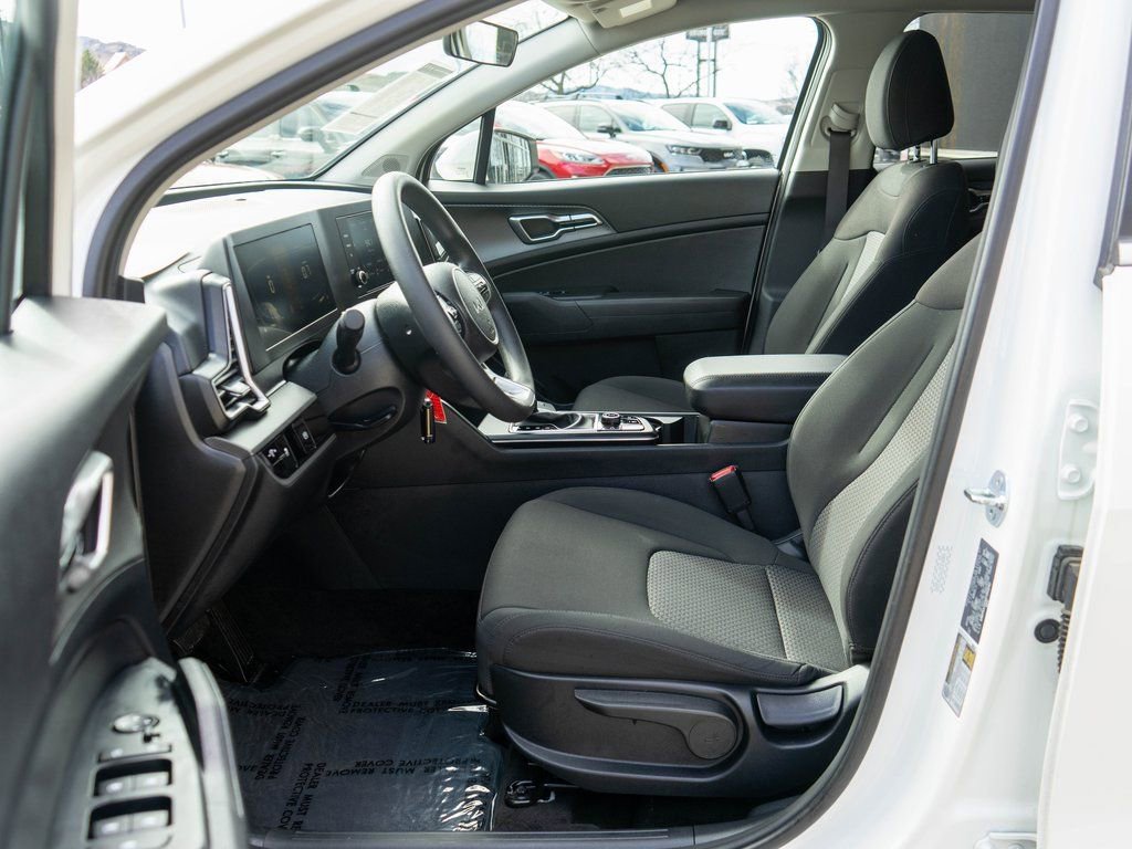 Certified 2025 Kia Sportage LX image 11