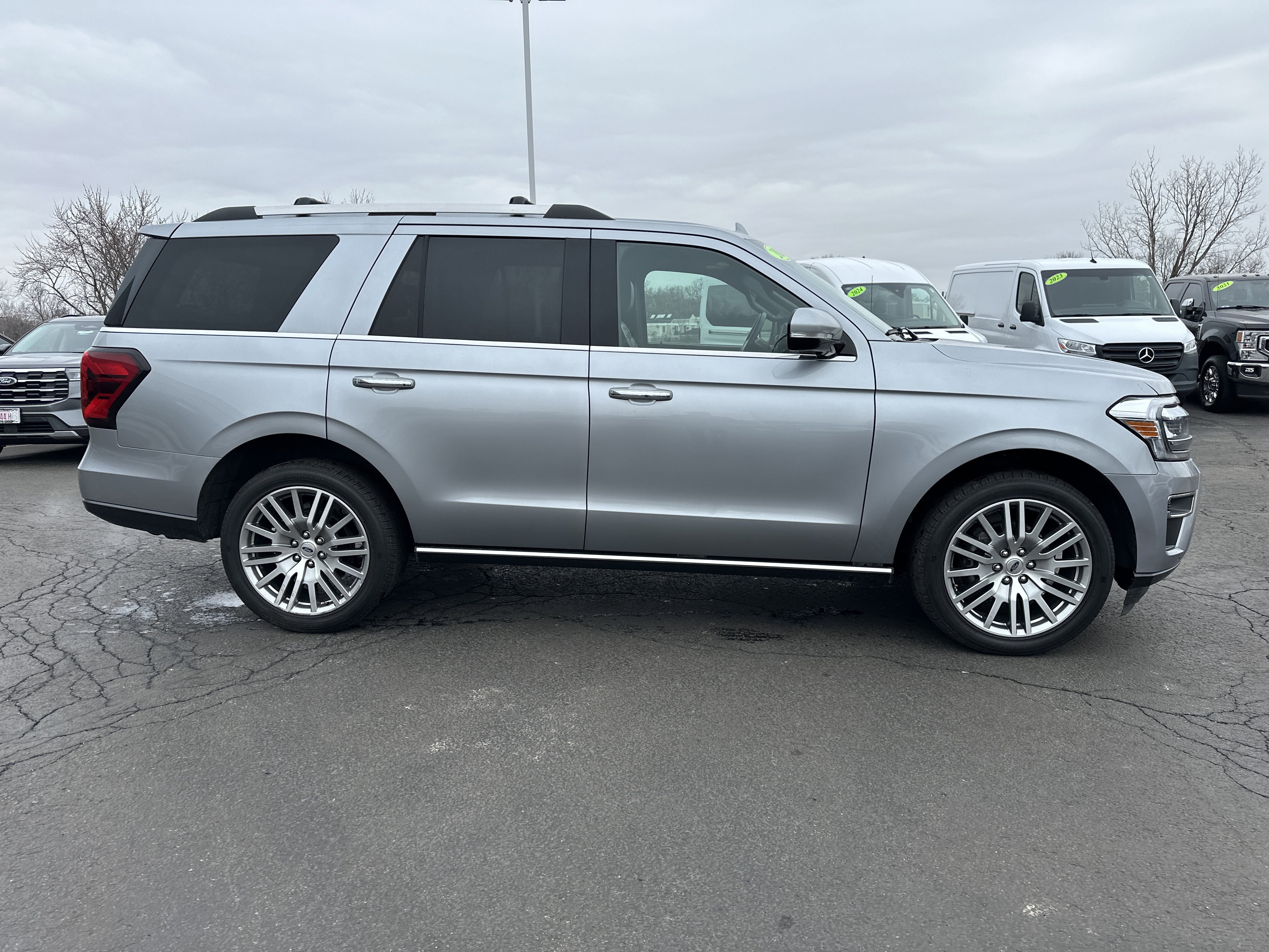 Certified 2024 Ford Expedition Limited AWD/4WD image 2