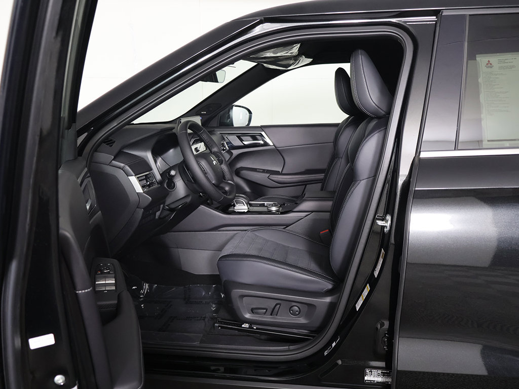 New 2026 Mitsubishi Outlander LE FWD image 28