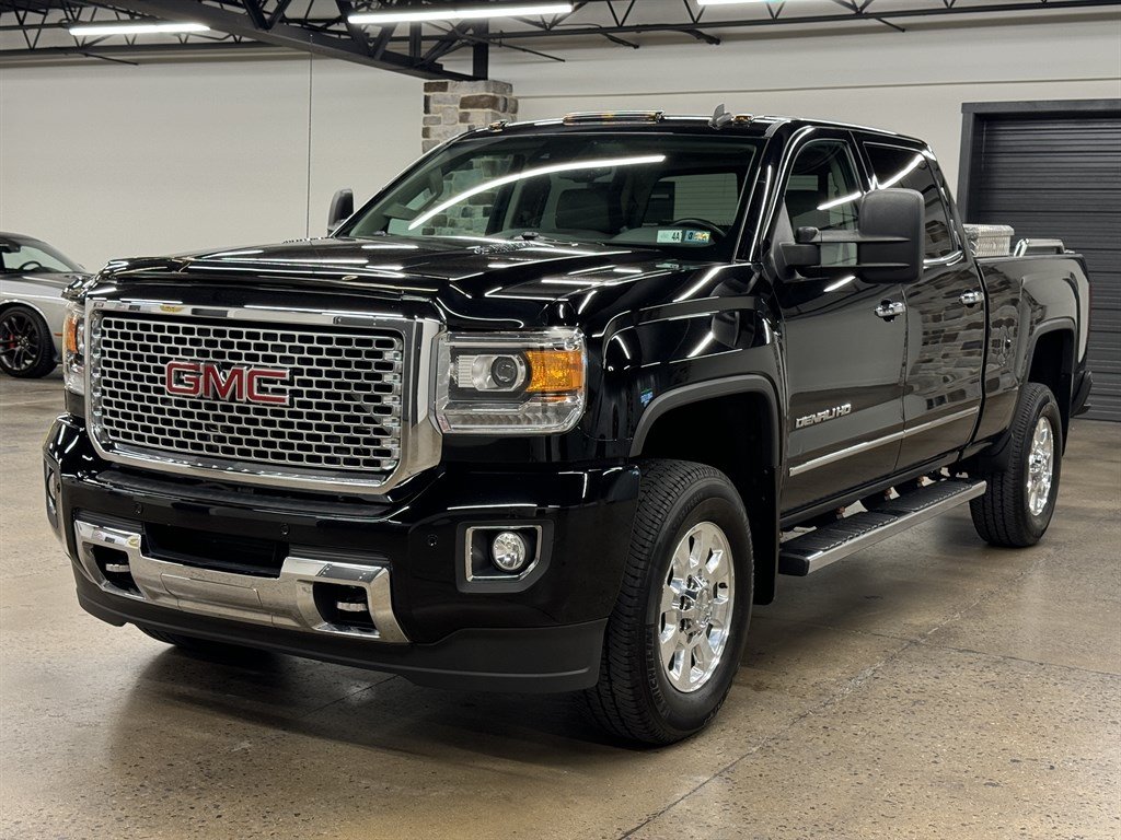 Used 2015 GMC Sierra 3500 Denali w/ Duramax Plus Package AWD/4WD image 3