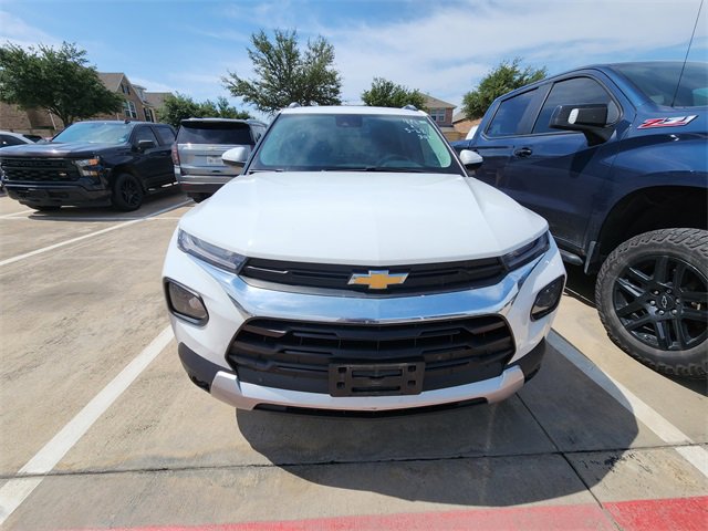 Used 2023 Chevrolet TrailBlazer LT w/ Convenience Package FWD image 2