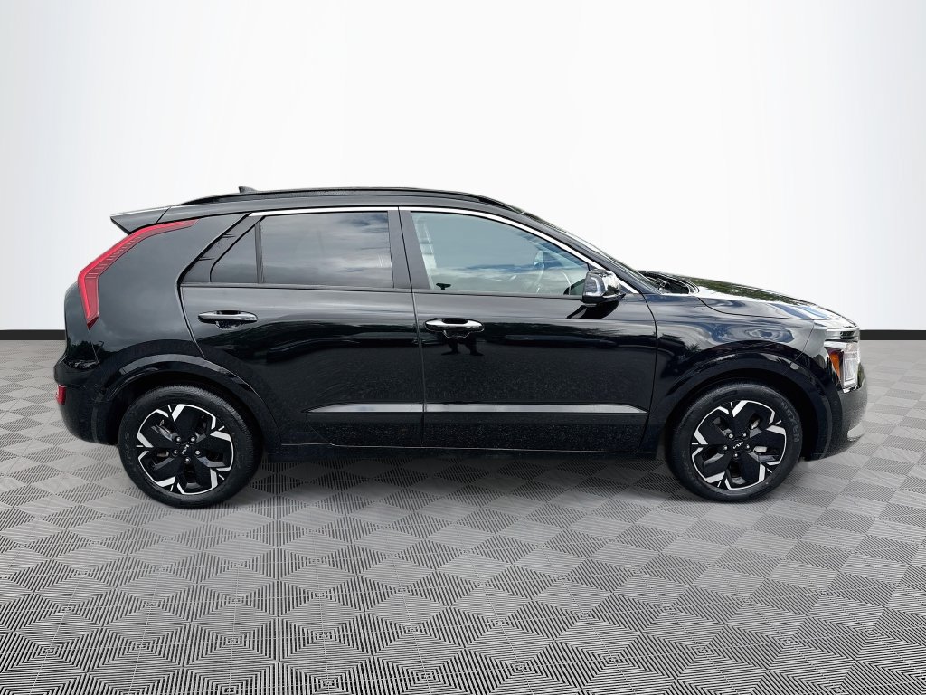 Used 2023 Kia Niro Wave w/ Wave Preserve Package FWD image 5