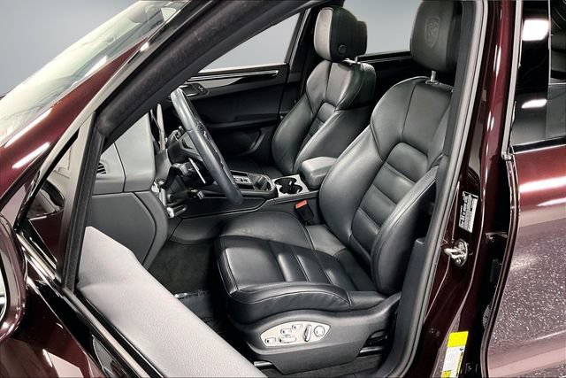 Used 2023 Porsche Macan Turbo AWD/4WD image 21