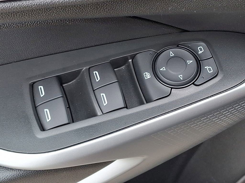 Used 2025 Chevrolet Trax LS w/ LS Convenience Package FWD image 26