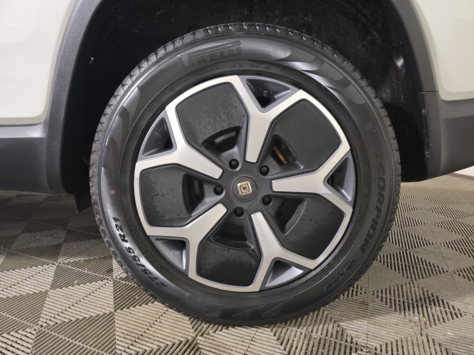 Used 2024 Rivian R1S Adventure AWD/4WD image 10