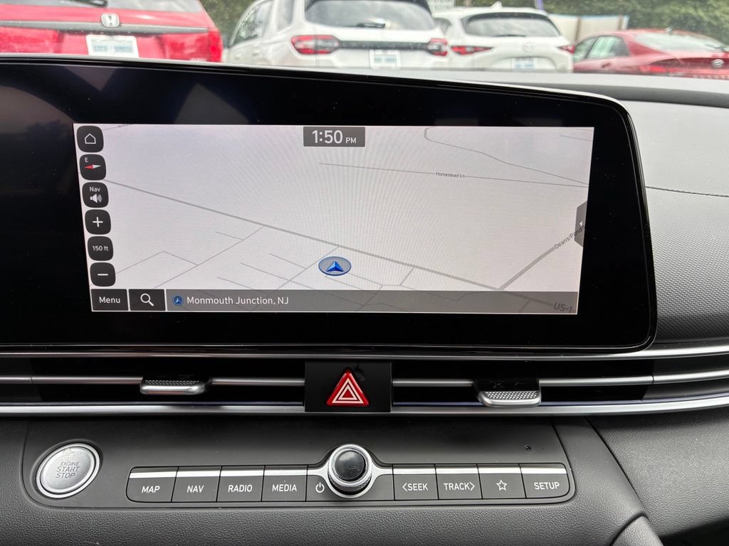 Used 2025 Hyundai Elantra Limited FWD image 32