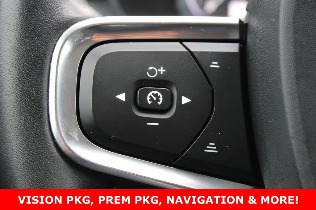 Used 2019 Volvo XC40 T5 Momentum image 11