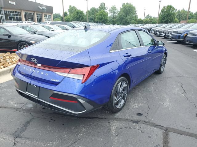 Certified 2025 Hyundai Elantra Limited FWD image 4