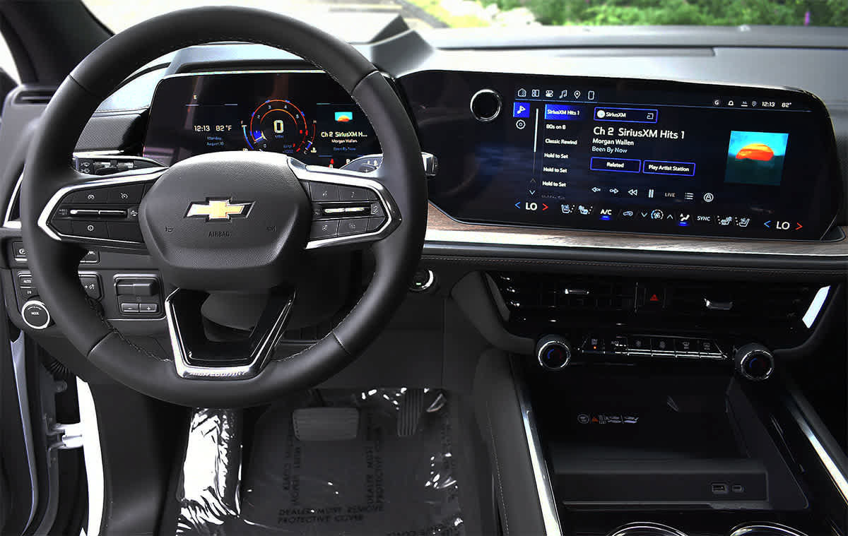 Used 2026 Chevrolet Tahoe High Country AWD/4WD image 17