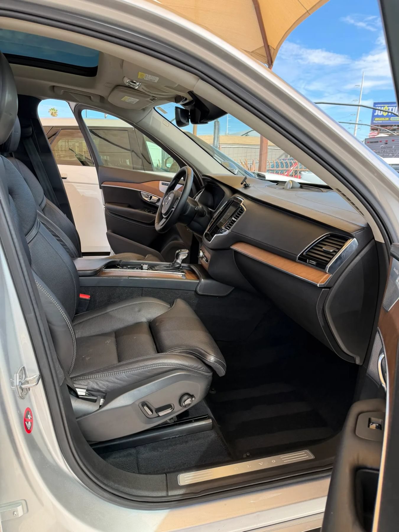 Used 2016 Volvo XC90 T6 Inscription w/ Vision Package AWD/4WD image 12