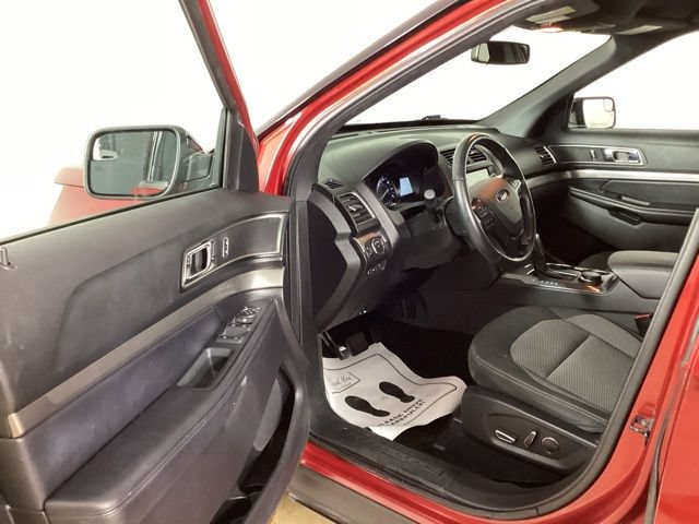 Used 2018 Ford Explorer XLT w/ Equipment Group 201A AWD/4WD image 9