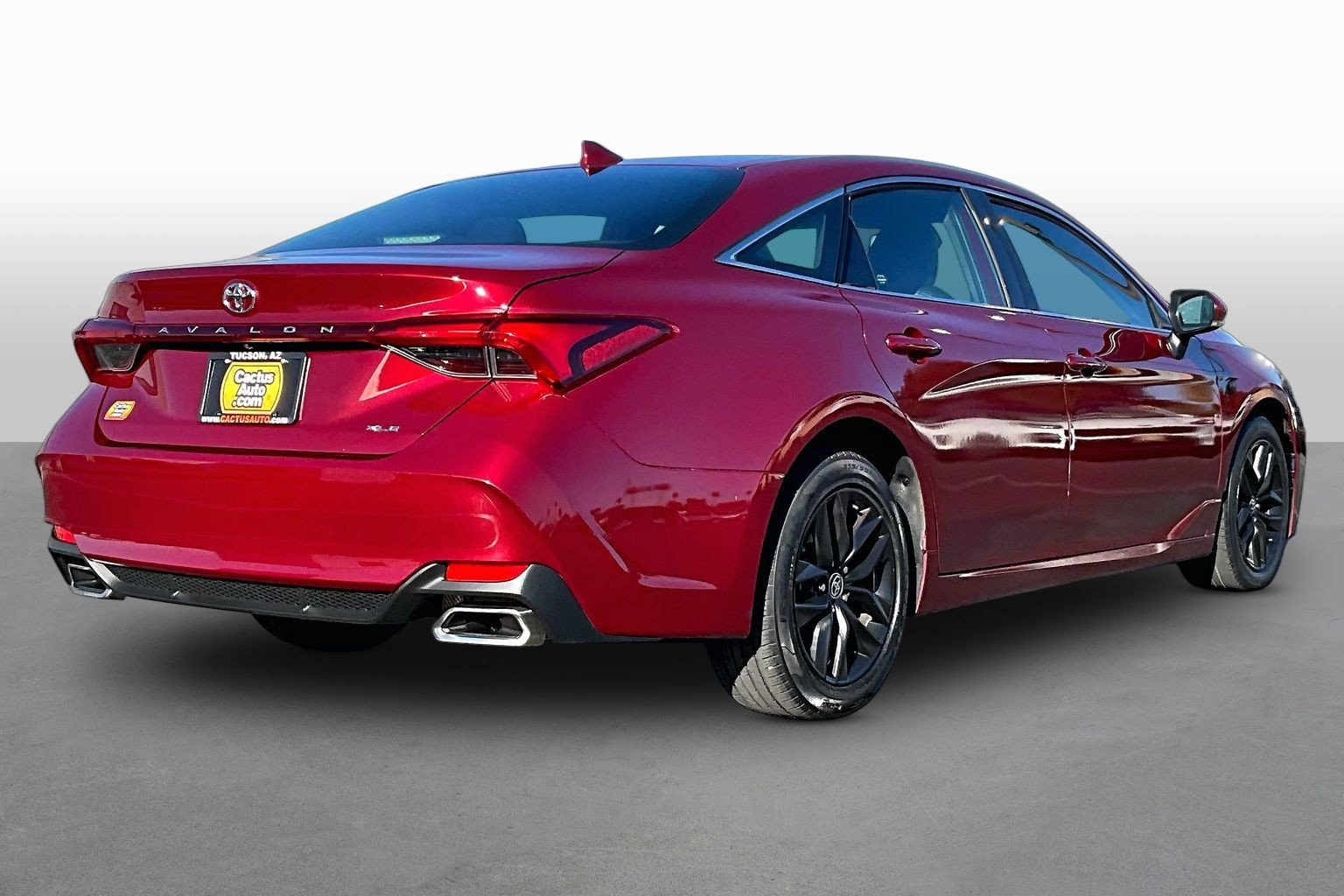 Used 2022 Toyota Avalon XLE FWD image 2