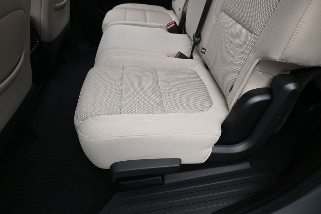 Used 2023 Chevrolet Traverse LS FWD image 30