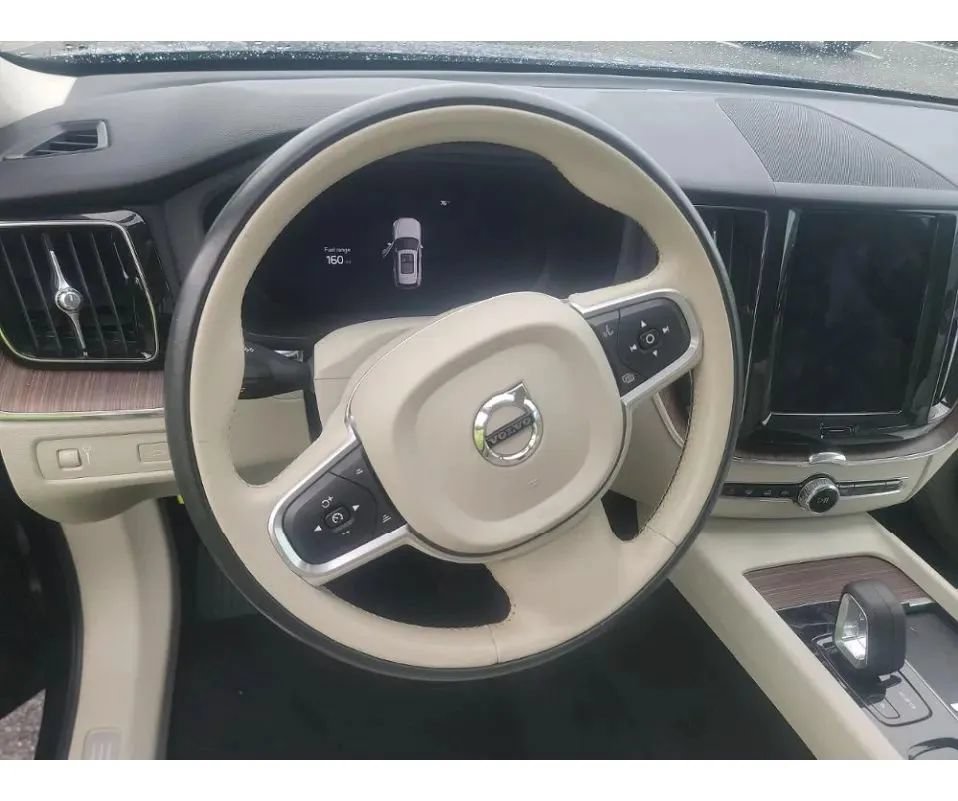 Used 2022 Volvo XC60 B5 Momentum AWD/4WD image 5