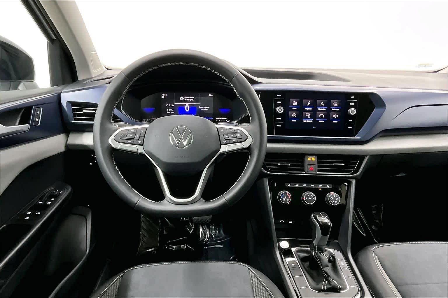 Used 2023 Volkswagen Taos SE w/ Panoramic Sunroof Package FWD image 6