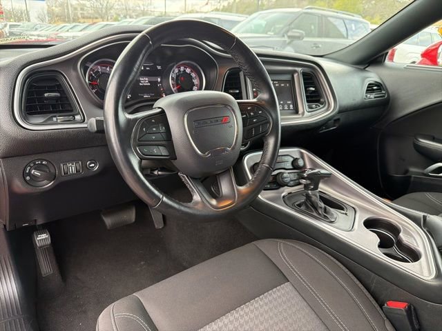 Used 2022 Dodge Challenger SXT image 9