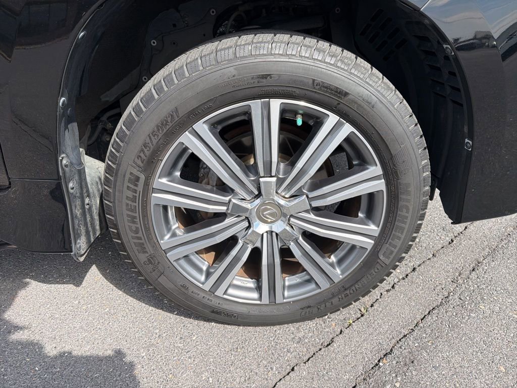 Used 2016 Lexus LX 570 4WD w/ Luxury Package image 11