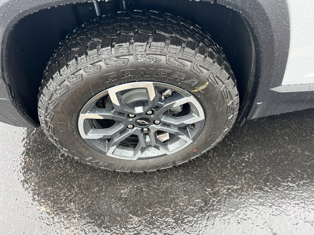 New 2026 Chevrolet Equinox ACTIV w/ Convenience Package III image 3