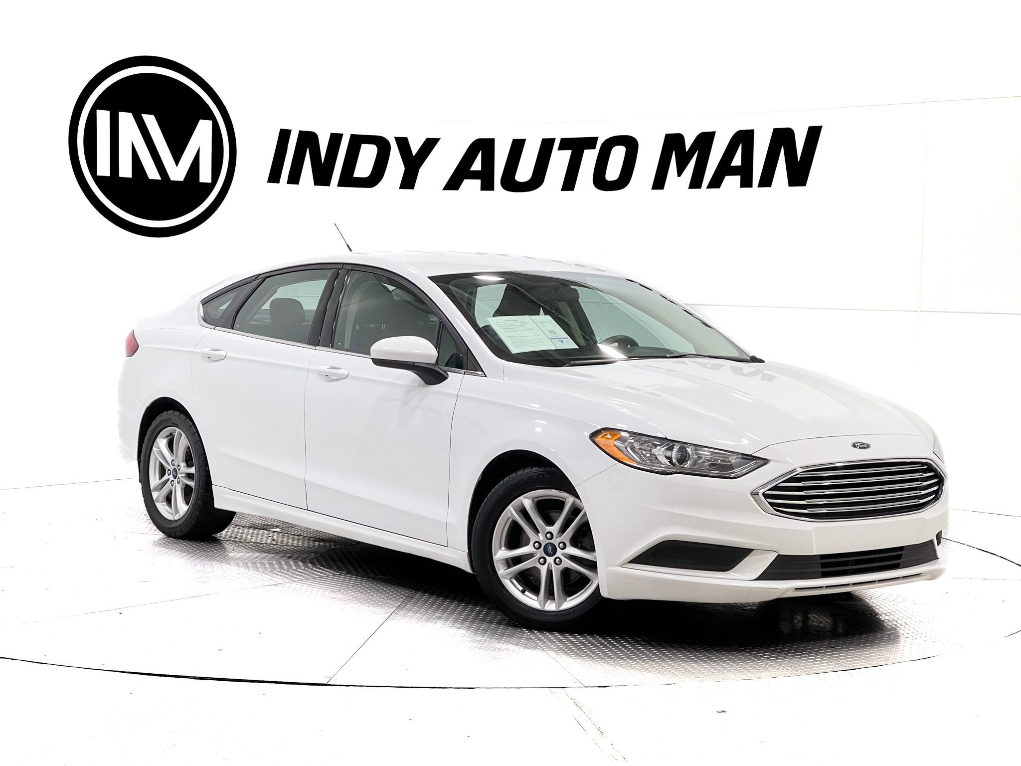 Used 2018 Ford Fusion SE w/ Fusion SE Technology Package image 2