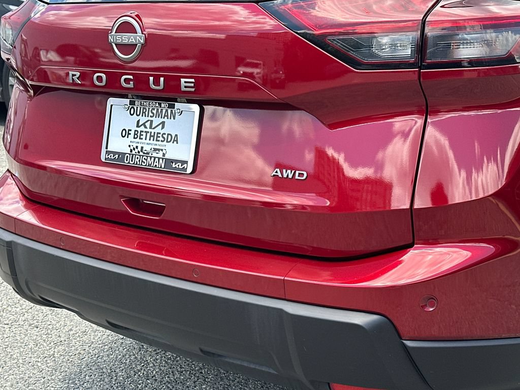 Used 2024 Nissan Rogue S AWD/4WD image 5