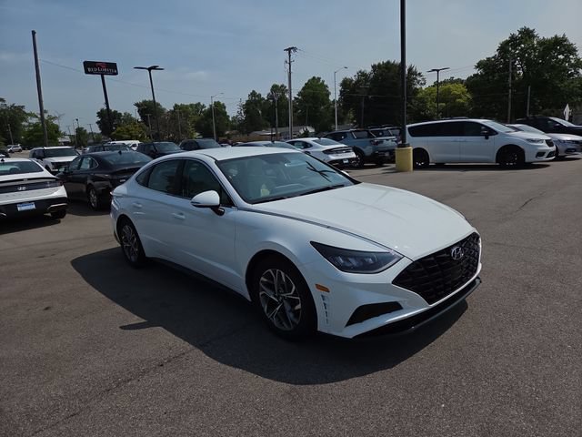 Certified 2023 Hyundai Sonata SEL w/ Preferred Accessory Package FWD image 4