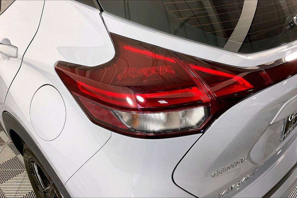 Used 2024 Nissan Kicks SR w/ SR Premium Package image 39