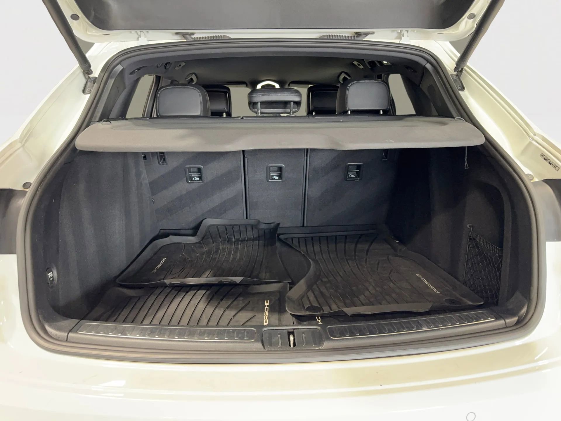 Used 2017 Porsche Macan image 16