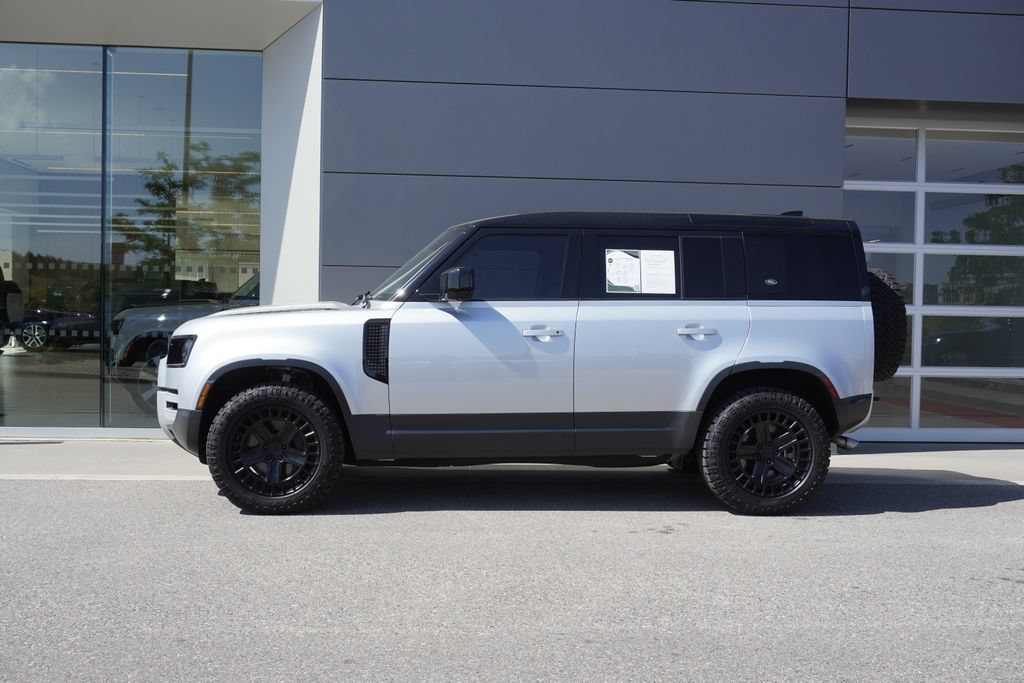 Used 2024 Land Rover Defender 110 SE AWD/4WD image 8