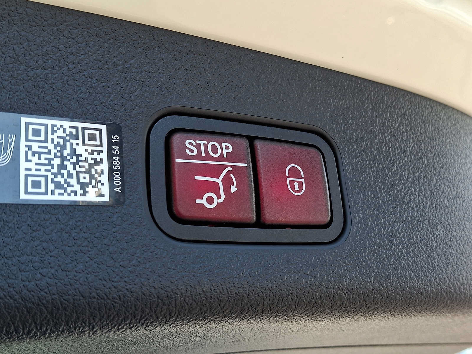 Certified 2025 Mercedes-Benz GLC 300 4MATIC image 27