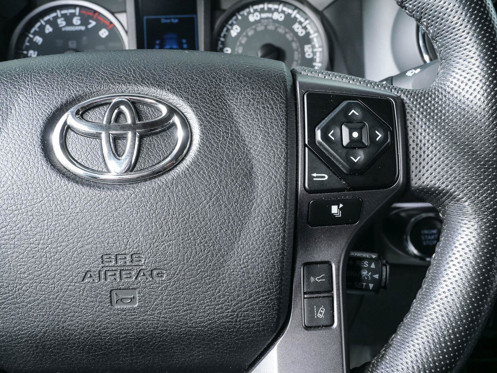 Used 2022 Toyota Tacoma TRD Off-Road AWD/4WD image 11