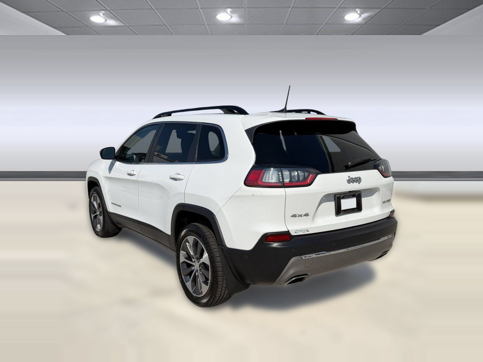 Used 2022 Jeep Cherokee Limited w/ Elite Package AWD/4WD image 3
